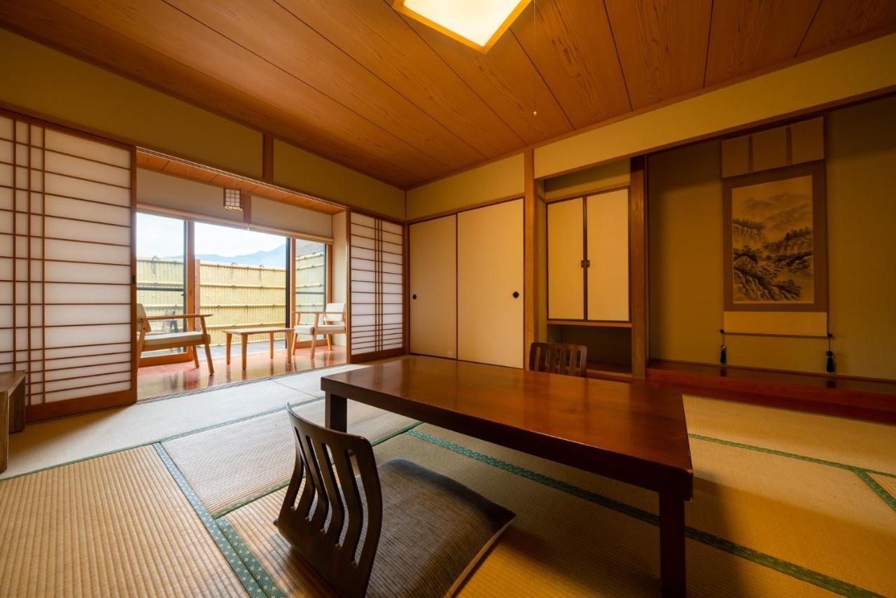 Ryokan Yamanami Юфу Екстериор снимка